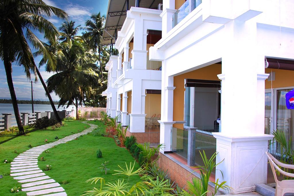 Blue Waters Hotel Kundapur Exterior foto